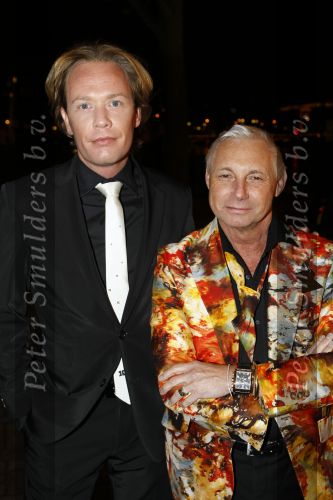 Amsterdam 11 november 2009
Premiere Ballet in carre. Ronald Kolk met een kennis
Peter Smulders bv