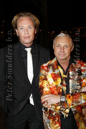 Amsterdam 11 november 2009
Premiere Ballet in carre. Ronald Kolk met een kennis
Peter Smulders bv
