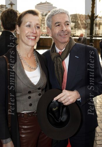Amsterdam 6 december 2009
Premiere prins Claus in Carre. Koningin Beatrix Prins Constantijn en Prinses Laurentien zijn daarbij aanwezig. Ronald Plasterk met zjn vrouw
Peter Smulders bv