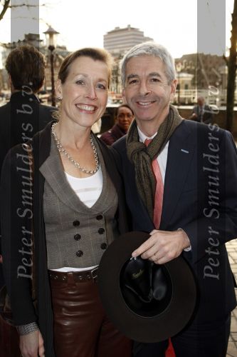 Amsterdam 6 december 2009
Premiere prins Claus in Carre. Koningin Beatrix Prins Constantijn en Prinses Laurentien zijn daarbij aanwezig. Ronald Plasterk met zjn vrouw
Peter Smulders bv