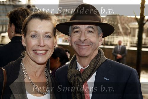 Amsterdam 6 december 2009
Premiere prins Claus in Carre. Koningin Beatrix Prins Constantijn en Prinses Laurentien zijn daarbij aanwezig. Ronald Plasterk met zjn vrouw
Peter Smulders bv