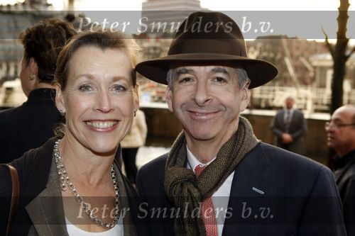 Amsterdam 6 december 2009
Premiere prins Claus in Carre. Koningin Beatrix Prins Constantijn en Prinses Laurentien zijn daarbij aanwezig. Ronald Plasterk met zjn vrouw
Peter Smulders bv