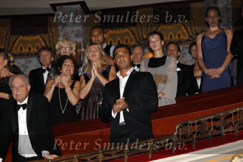 Amsterdam 16 november 2009
Premiere komt een vrouw bij de dochter in Tuschinski. Ruud Gullit op krukken
Peter Smulders bv