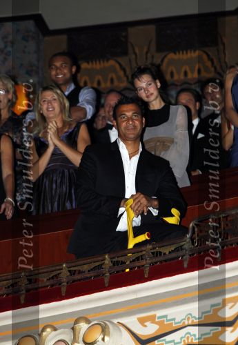Amsterdam 16 november 2009
Premiere komt een vrouw bij de dochter in Tuschinski. Ruud Gullit op krukken
Peter Smulders bv