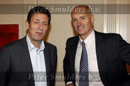 Amsterdam Schiphol 23 november 2009
Presentatie boek Hans Kazan in het Hilton hotel. Jur raatjes en Ruud hendriks
Peter Smulders bv