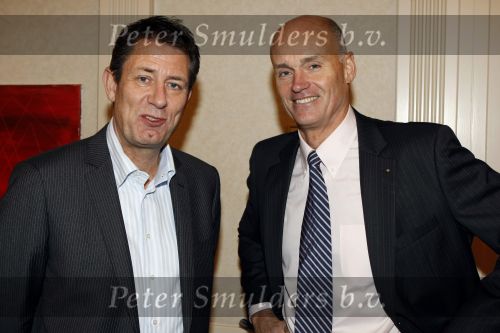 Amsterdam Schiphol 23 november 2009
Presentatie boek Hans Kazan in het Hilton hotel. Jur raatjes en Ruud hendriks
Peter Smulders bv