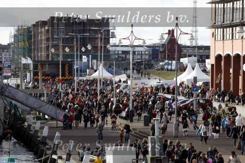 Scheveningen 14 november 2009
Prins Willem Alexander Prinses Maxima en hun kinderen Amalia Alexia en Ariane bij de intocht van Sinterklaas.
Peter Smulders bv