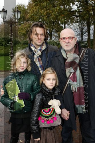 Kaatsheuvel 29 november 2009
Presentatie CD Sound of music in het efteling theater. Serge Henri Valcke met een kennis en zijn kinderen
Peter Smulders bv