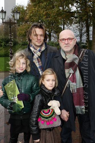Kaatsheuvel 29 november 2009
Presentatie CD Sound of music in het efteling theater. Serge Henri Valcke met een kennis en zijn kinderen
Peter Smulders bv