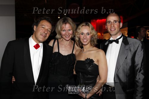 Amsterdam 10 december 2009
VIP avond van de miljonair fair in de RAI. Sergio Bena met kennissen
Peter Smulders bv