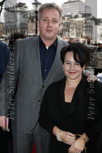 Amsterdam 6 december 2009
Premiere prins Claus in Carre. Koningin Beatrix Prins Constantijn en Prinses Laurentien zijn daarbij aanwezig. Sharon Dijksma met man
Peter Smulders bv