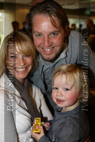 Arnhem, Papendal 8 December 2009
Presentatie 3e uitgave van het magazine HELDEN van Frits Barend en zijn dochter Barbara Barend
Stefan Postma met zijn vrouw Manon Slagen en dochtertje Vlinder Postma
Foto Peter Smulders