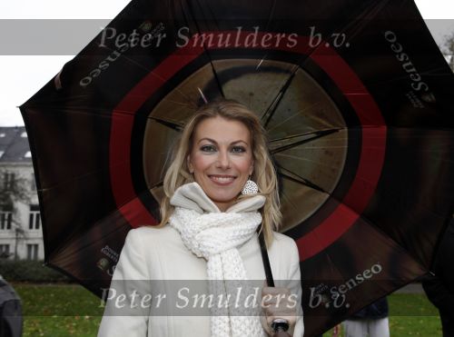 Amsterdam 16 november 2009
Presentatie boek  sinterklaas Douwe Egberts met Paul de Leeuw Susan Smit Francine Oomen en Kim Lian v d Meij ( zwanger)
Peter Smulders bv