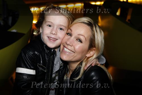 Amsterdam 28 november 2009
Premiere Arthur in pathe Arena. Tanja Jess met zoon Billy
Peter Smulders bv