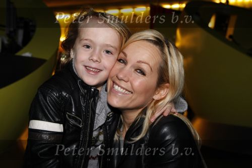 Amsterdam 28 november 2009
Premiere Arthur in pathe Arena. Tanja Jess met zoon Billy
Peter Smulders bv