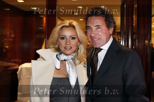 Amsterdam 1 december 2009
Opening Tiffany\'s winkel in de pc hooftstraat. Ronnie Rosenbaum en tatjana
Peter Smulders bv
