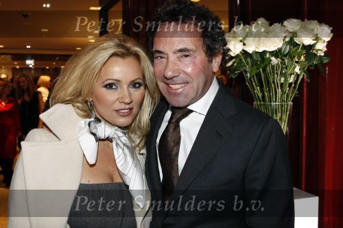 Amsterdam 1 december 2009
Opening Tiffany\'s winkel in de pc hooftstraat. Ronnie Rosenbaum en tatjana
Peter Smulders bv