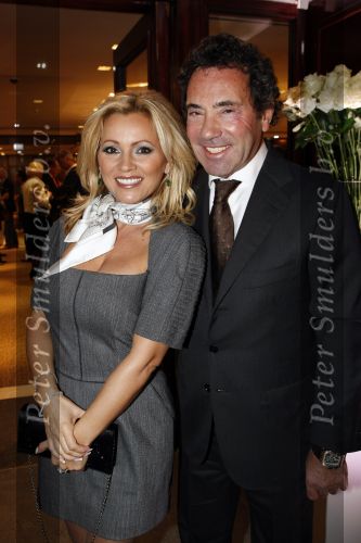 Amsterdam 1 december 2009
Opening Tiffany\'s winkel in de pc hooftstraat. Ronnie Rosenbaum en tatjana
Peter Smulders bv