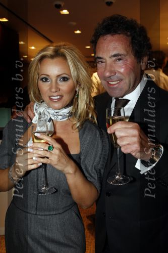 Amsterdam 1 december 2009
Opening Tiffany\'s winkel in de pc hooftstraat. Ronnie Rosenbaum en tatjana
Peter Smulders bv