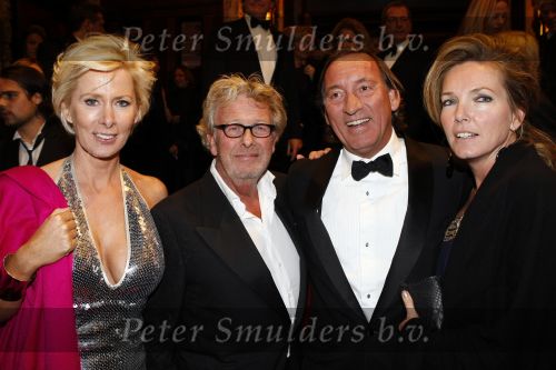 Amsterdam 16 november 2009
Premiere komt een vrouw bij de dochter in Tuschinski.  Jan en Monique des Bouvrie en Theo en Mariska Dietz
Peter Smulders bv