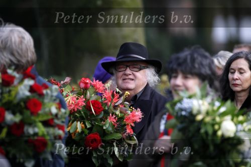 Amsterdam 8 december 2009
Begrafenis Ramses Shaffy op zorgvlied. Ramses vertrok met koets vanaf Carre. Daar waren Liesbeth List met man en dochter en Kitty Courbois. Thijs v Leer
Peter Smulders bv