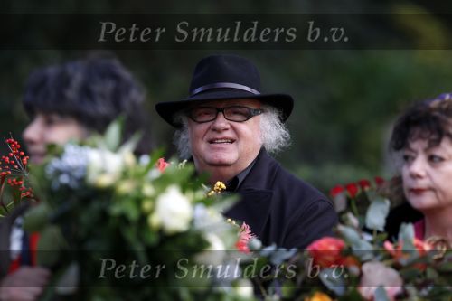 Amsterdam 8 december 2009
Begrafenis Ramses Shaffy op zorgvlied. Ramses vertrok met koets vanaf Carre. Daar waren Liesbeth List met man en dochter en Kitty Courbois. Thijs v Leer
Peter Smulders bv