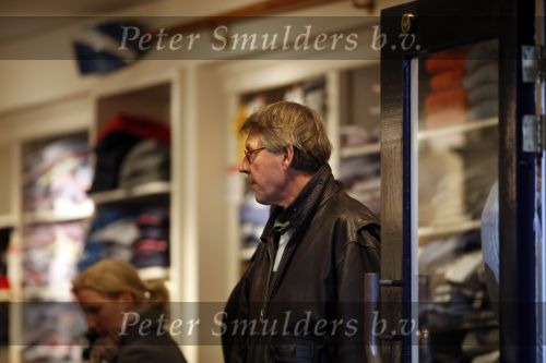 Amsterdam 28 november 2009
Ursul de Geer koopt kleding in de uitverkoop.
Peter Smulders bv