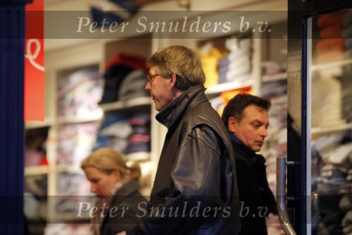 Amsterdam 28 november 2009
Ursul de Geer koopt kleding in de uitverkoop.
Peter Smulders bv
