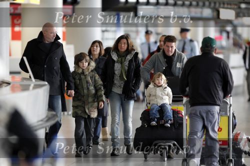 Schiphol 25 november 2010
Amanda Krabbe vertrekt voor 3 maanden naar Australie om daar aktie te gaan voeren tegen walvisvangst. martijn Bickel Achilles en de ouders van Amanda brengen haar weg.
Peter Smulders bv