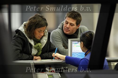 Schiphol 25 november 2010
Amanda Krabbe vertrekt voor 3 maanden naar Australie om daar aktie te gaan voeren tegen walvisvangst. martijn Bickel Achilles en de ouders van Amanda brengen haar weg.
Peter Smulders bv