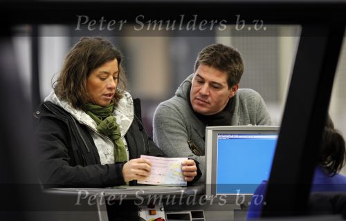 Schiphol 25 november 2010
Amanda Krabbe vertrekt voor 3 maanden naar Australie om daar aktie te gaan voeren tegen walvisvangst. martijn Bickel Achilles en de ouders van Amanda brengen haar weg.
Peter Smulders bv