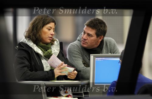 Schiphol 25 november 2010
Amanda Krabbe vertrekt voor 3 maanden naar Australie om daar aktie te gaan voeren tegen walvisvangst. martijn Bickel Achilles en de ouders van Amanda brengen haar weg.
Peter Smulders bv