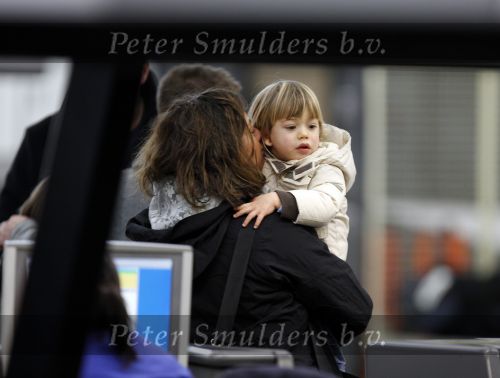 Schiphol 25 november 2010
Amanda Krabbe vertrekt voor 3 maanden naar Australie om daar aktie te gaan voeren tegen walvisvangst. martijn Bickel Achilles en de ouders van Amanda brengen haar weg.
Peter Smulders bv