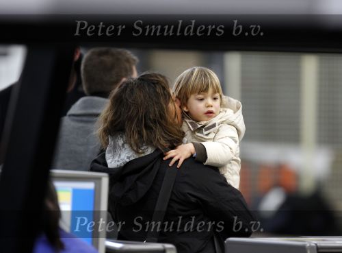 Schiphol 25 november 2010
Amanda Krabbe vertrekt voor 3 maanden naar Australie om daar aktie te gaan voeren tegen walvisvangst. martijn Bickel Achilles en de ouders van Amanda brengen haar weg.
Peter Smulders bv