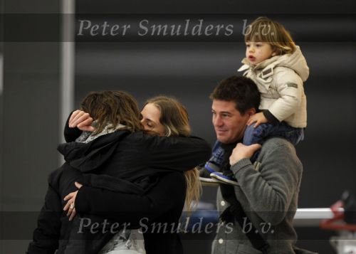 Schiphol 25 november 2010
Amanda Krabbe vertrekt voor 3 maanden naar Australie om daar aktie te gaan voeren tegen walvisvangst. martijn Bickel Achilles en de ouders van Amanda brengen haar weg.
Peter Smulders bv