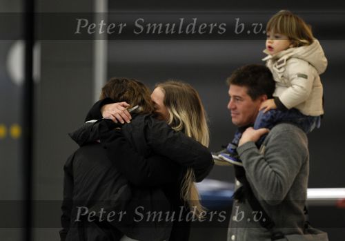 Schiphol 25 november 2010
Amanda Krabbe vertrekt voor 3 maanden naar Australie om daar aktie te gaan voeren tegen walvisvangst. martijn Bickel Achilles en de ouders van Amanda brengen haar weg.
Peter Smulders bv