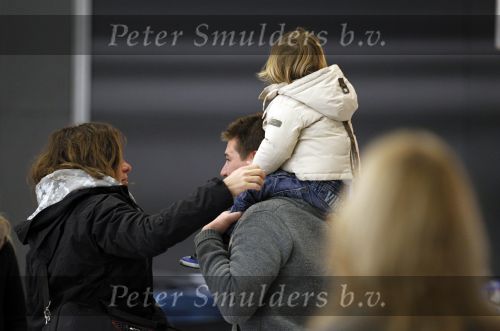Schiphol 25 november 2010
Amanda Krabbe vertrekt voor 3 maanden naar Australie om daar aktie te gaan voeren tegen walvisvangst. martijn Bickel Achilles en de ouders van Amanda brengen haar weg.
Peter Smulders bv