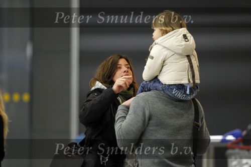 Schiphol 25 november 2010
Amanda Krabbe vertrekt voor 3 maanden naar Australie om daar aktie te gaan voeren tegen walvisvangst. martijn Bickel Achilles en de ouders van Amanda brengen haar weg.
Peter Smulders bv