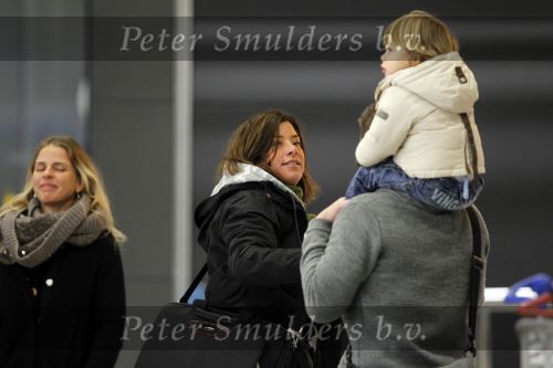 Schiphol 25 november 2010
Amanda Krabbe vertrekt voor 3 maanden naar Australie om daar aktie te gaan voeren tegen walvisvangst. martijn Bickel Achilles en de ouders van Amanda brengen haar weg.
Peter Smulders bv