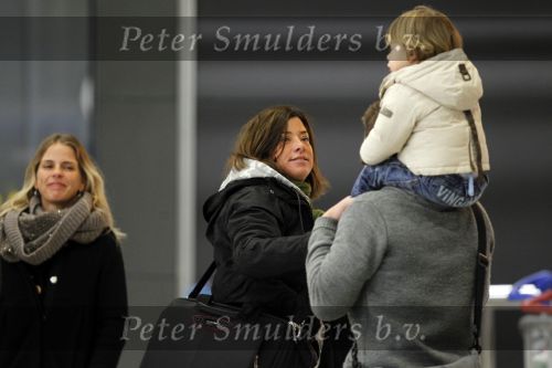 Schiphol 25 november 2010
Amanda Krabbe vertrekt voor 3 maanden naar Australie om daar aktie te gaan voeren tegen walvisvangst. martijn Bickel Achilles en de ouders van Amanda brengen haar weg.
Peter Smulders bv