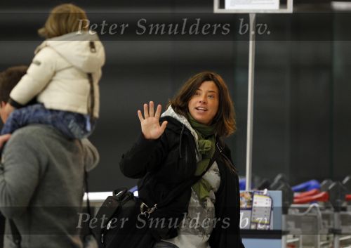 Schiphol 25 november 2010
Amanda Krabbe vertrekt voor 3 maanden naar Australie om daar aktie te gaan voeren tegen walvisvangst. martijn Bickel Achilles en de ouders van Amanda brengen haar weg.
Peter Smulders bv