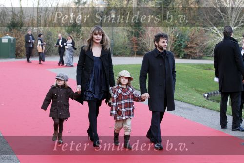 Kaatsheuvel 21 november 2010
Premiere Kruimeltje in het eftelingtheater. Angela Schijf met man en dochters
Peter Smulders bv