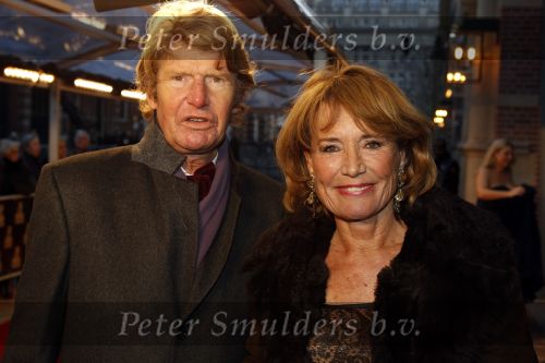 Amsterdam 28 november 2010
Opening Nieuwe de la Mar theater en premiere Le cage aux folles. Annemarie Oster met vriend
Peter Smulders bv