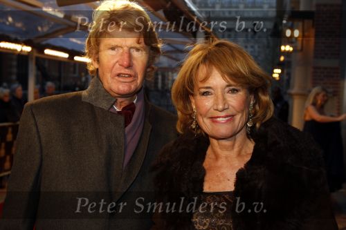 Amsterdam 28 november 2010
Opening Nieuwe de la Mar theater en premiere Le cage aux folles. Annemarie Oster met vriend
Peter Smulders bv