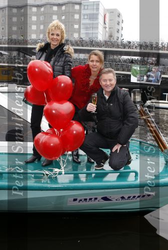 Amsterdam 18 november 2010
Doop rondvaartboot van jan Keizer en Annie Schilders bij Lovers.
Peter Smulders bv