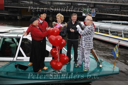 Amsterdam 18 november 2010
Doop rondvaartboot van jan Keizer en Annie Schilders bij Lovers.
Peter Smulders bv