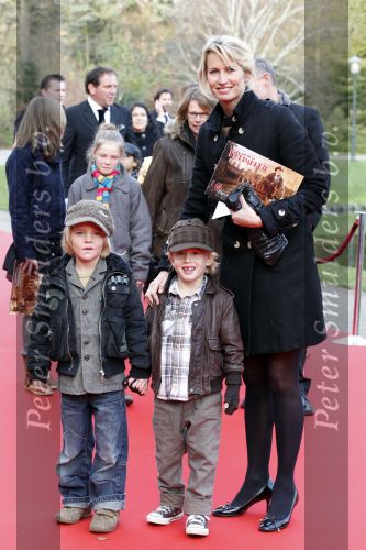 Kaatsheuvel 21 november 2010
Premiere Kruimeltje in het eftelingtheater. Anouk en Max Smulders
Peter Smulders bv