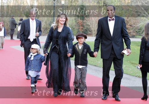 Kaatsheuvel 21 november 2010
Premiere Kruimeltje in het eftelingtheater. Arnold van der Leyde met vrouw en kinderen
Peter Smulders bv
