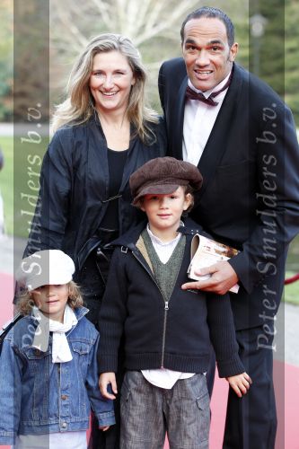Kaatsheuvel 21 november 2010
Premiere Kruimeltje in het eftelingtheater. Arnold van der Leyde met vrouw en kinderen
Peter Smulders bv
