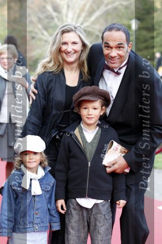Kaatsheuvel 21 november 2010
Premiere Kruimeltje in het eftelingtheater. Arnold van der Leyde met vrouw en kinderen
Peter Smulders bv